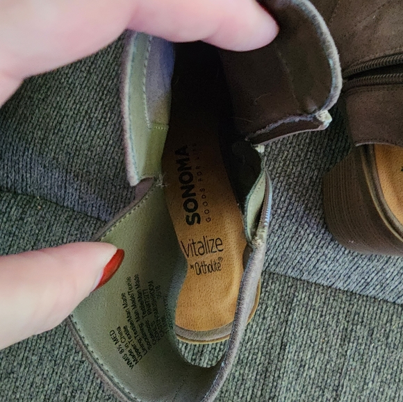 Boots - Picture 7 of 9